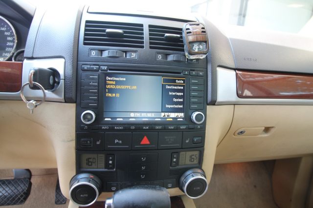 VOLKSWAGEN TOUAREG 3.0 V6 TDI DPF TIPTRONIC EXCLUSI - foto 14