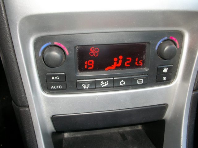PEUGEOT 307 2.0 HDI FAP CC TECNO - foto 8