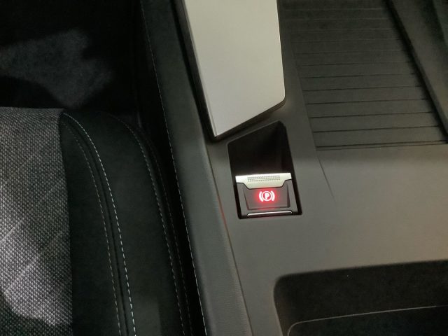 PEUGEOT 408 HYBRID 136 E-DCS6 ALLURE - foto 24
