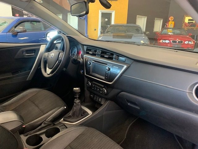 TOYOTA AURIS TOURING SPORTS 2.0 D-4D LOUNGE - foto 10