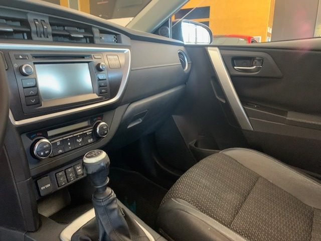 TOYOTA AURIS TOURING SPORTS 2.0 D-4D LOUNGE - foto 15