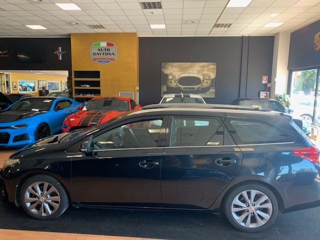 TOYOTA AURIS TOURING SPORTS 2.0 D-4D LOUNGE - foto 4
