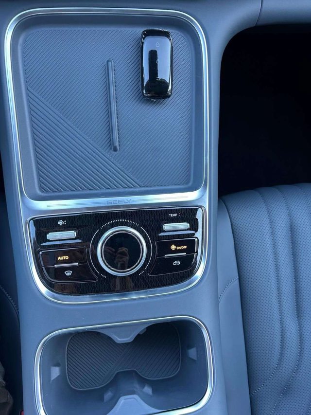 GEELY STARRAY EM-I 1.5 PLUG-IN HYBRID PRO - foto 13