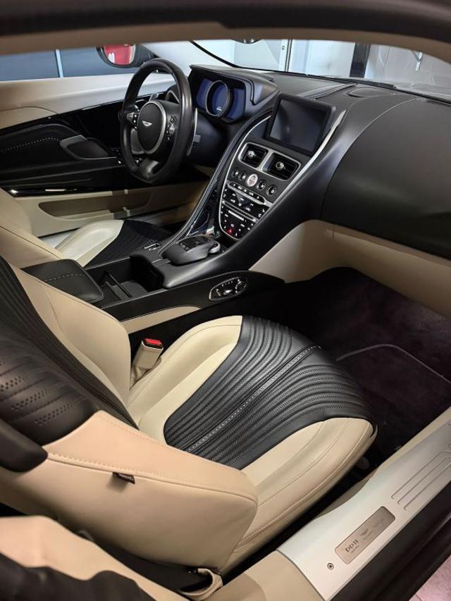 ASTON MARTIN DB11 V12 COUPÉ - foto 7