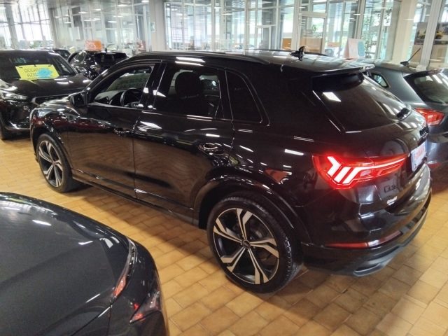 AUDI Q3 35 TDI S TR. IDENTITY BLACK 20 F - foto 6