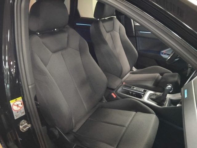 AUDI Q3 35 TDI S TR.IDENTITY BLACK 20" F - foto 16