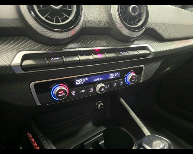 AUDI Q2 35 TFSI S-TRONIC IDENTITY BLACK - foto 7