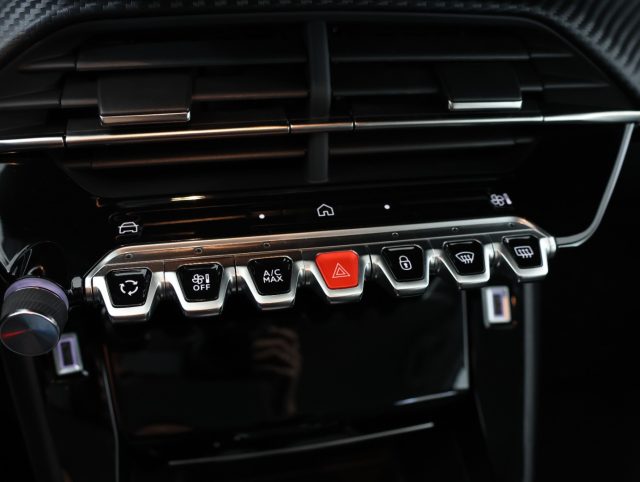 PEUGEOT 208 HYBRID 110CV E-DCS6 ALLURE *PROM - foto 18