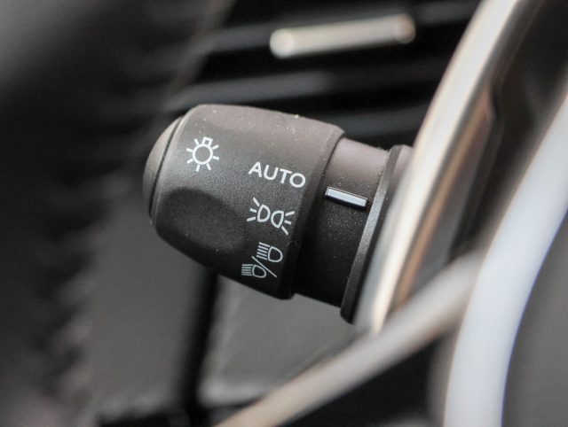 PEUGEOT 208 HYBRID 110CV E-DCS6 ALLURE *PROM - foto 25