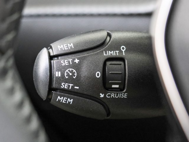 PEUGEOT 208 HYBRID 110CV E-DCS6 ALLURE *PROM - foto 22