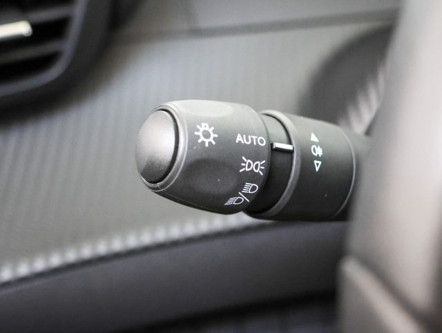 PEUGEOT 208 HYBRID 110CV E-DCS6 ALLURE *PROM - foto 23