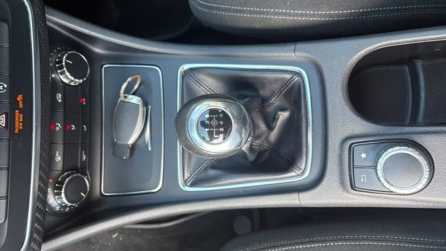 MERCEDES-BENZ GLA 200 D SPORT UNICO PROPRIETARIO - foto 12