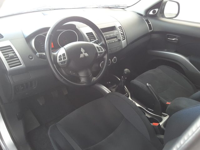 MITSUBISHI OUTLANDER 2.0 DI-D 140CV INSTYLE 4WD 7 POS - foto 6