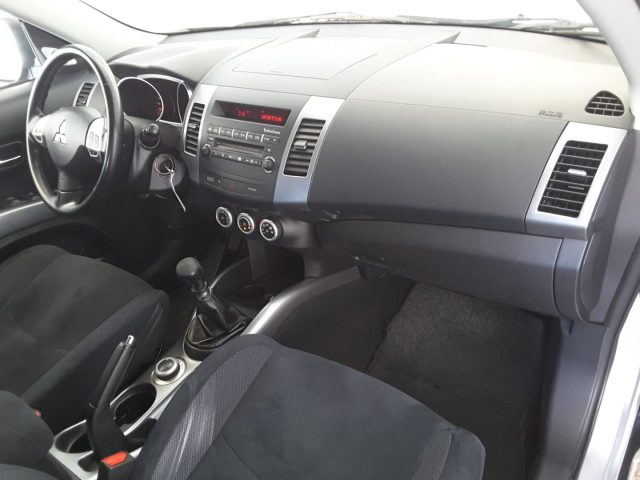 MITSUBISHI OUTLANDER 2.0 DI-D 140CV INSTYLE 4WD 7 POS - foto 9