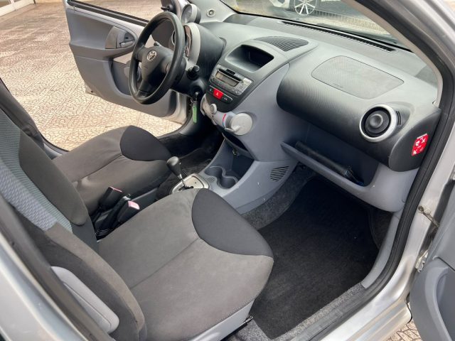 TOYOTA AYGO 1.0 12V 5 PORTE AUTO - foto 12