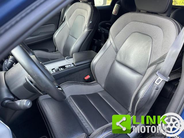 VOLVO XC60 B4 MHEV AWD GEARTRONIC R-DESIGN  - foto 9