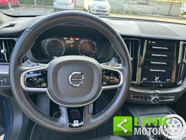 VOLVO XC60 B4 MHEV AWD GEARTRONIC R-DESIGN  - foto 11