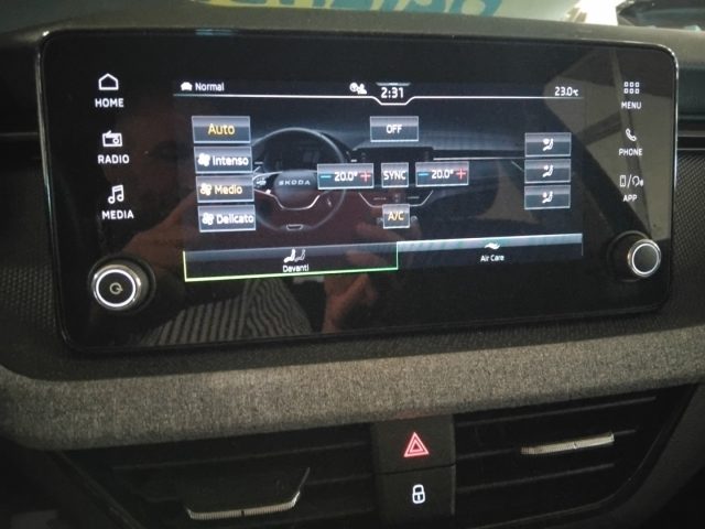 SKODA KAMIQ 1.0 TSI DSG BLACK DOTS VIDEO 17" - foto 24