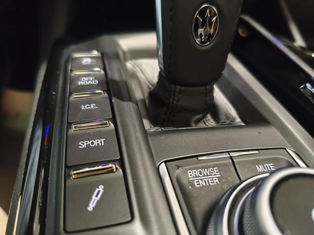 MASERATI LEVANTE 2022 HYBRID 4X4 DA 330 CV TETTO  - foto 20