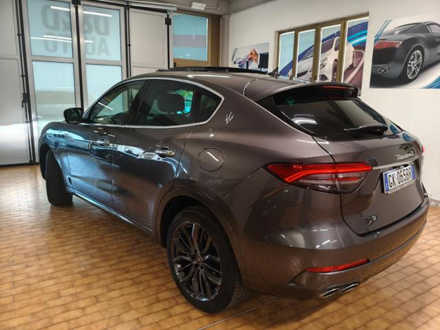 MASERATI LEVANTE 2022 HYBRID 4X4 DA 330 CV TETTO  - foto 9