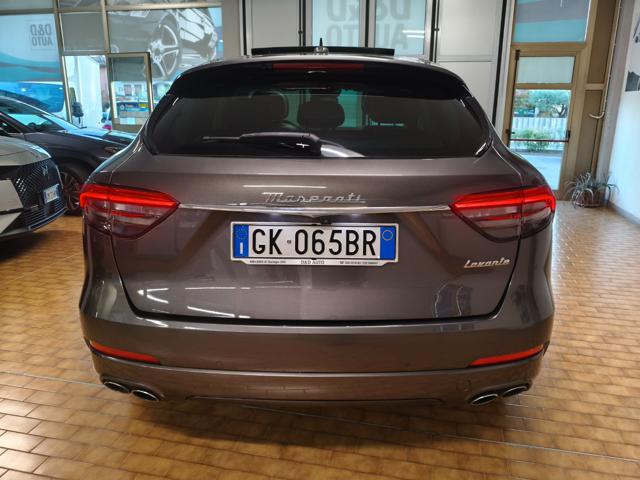 MASERATI LEVANTE 2022 HYBRID 4X4 DA 330 CV TETTO  - foto 8