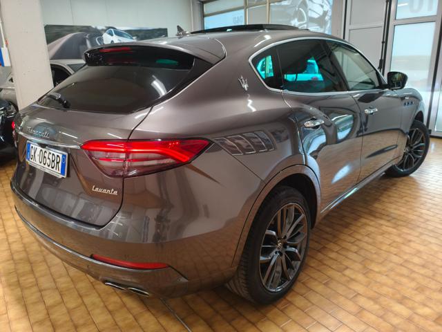MASERATI LEVANTE 2022 HYBRID 4X4 DA 330 CV TETTO  - foto 7
