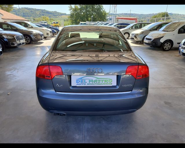 AUDI A4 1.9 TDI - foto 6