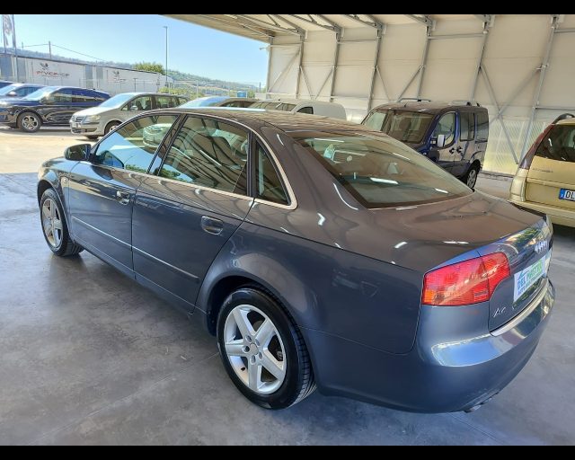 AUDI A4 1.9 TDI - foto 8
