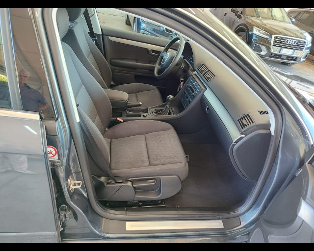AUDI A4 1.9 TDI - foto 11