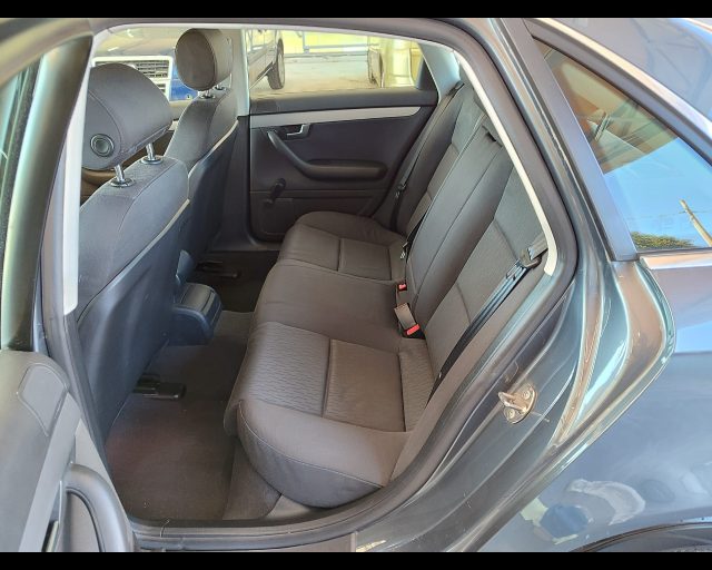 AUDI A4 1.9 TDI - foto 12