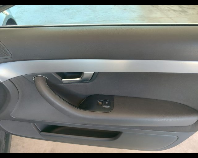 AUDI A4 1.9 TDI - foto 15