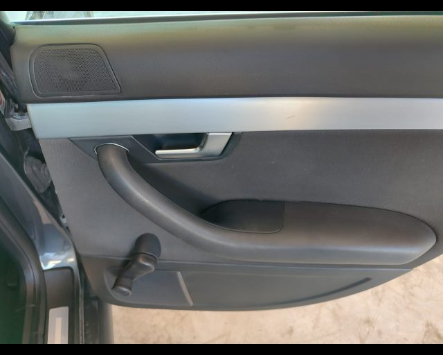 AUDI A4 1.9 TDI - foto 16