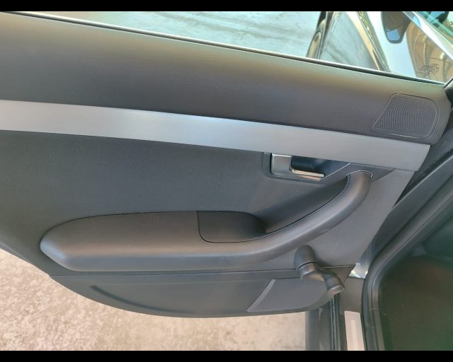 AUDI A4 1.9 TDI - foto 17