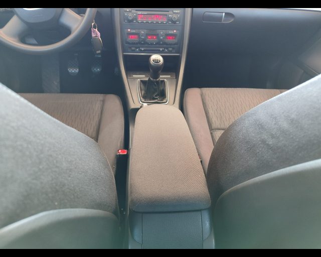 AUDI A4 1.9 TDI - foto 20
