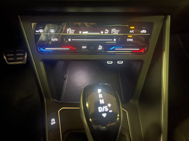 VOLKSWAGEN TAIGO 1.0 TSI DSG R-LINE 18" MATRIX C/ - foto 18