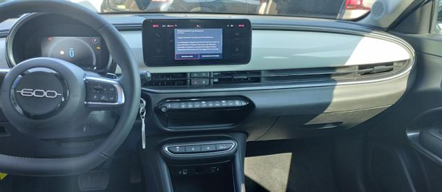 FIAT 600 HYBRID 145 CV DCT MHEV - foto 11