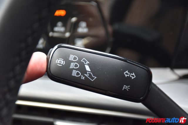 VOLKSWAGEN GOLF 8 1.5 ETSI 131 CV DSG STYLE + NA - foto 37