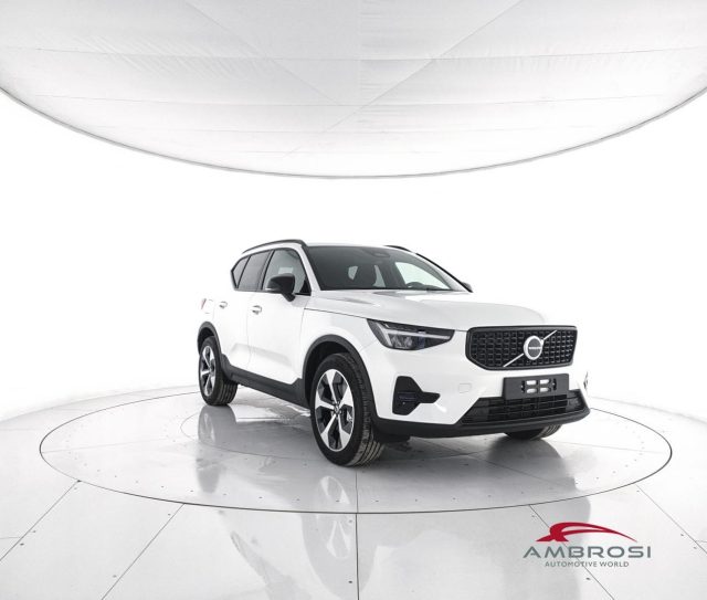 VOLVO XC40 B3 MILD HYBRID BENZINA CORE - foto 2