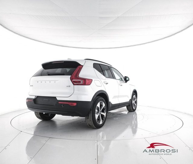 VOLVO XC40 B3 MILD HYBRID BENZINA CORE - foto 3