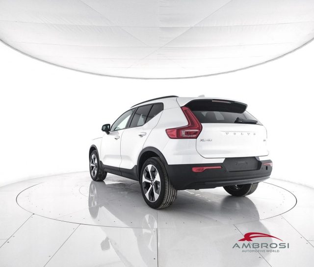 VOLVO XC40 B3 MILD HYBRID BENZINA CORE - foto 4