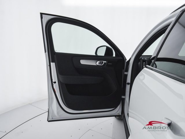 VOLVO XC40 B3 MILD HYBRID BENZINA CORE - foto 11