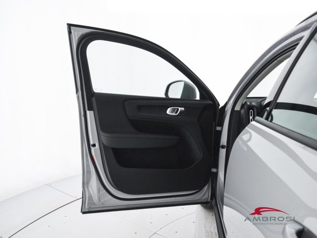 VOLVO XC40 B3 MILD HYBRID BENZINA ESSENTIAL - foto 11
