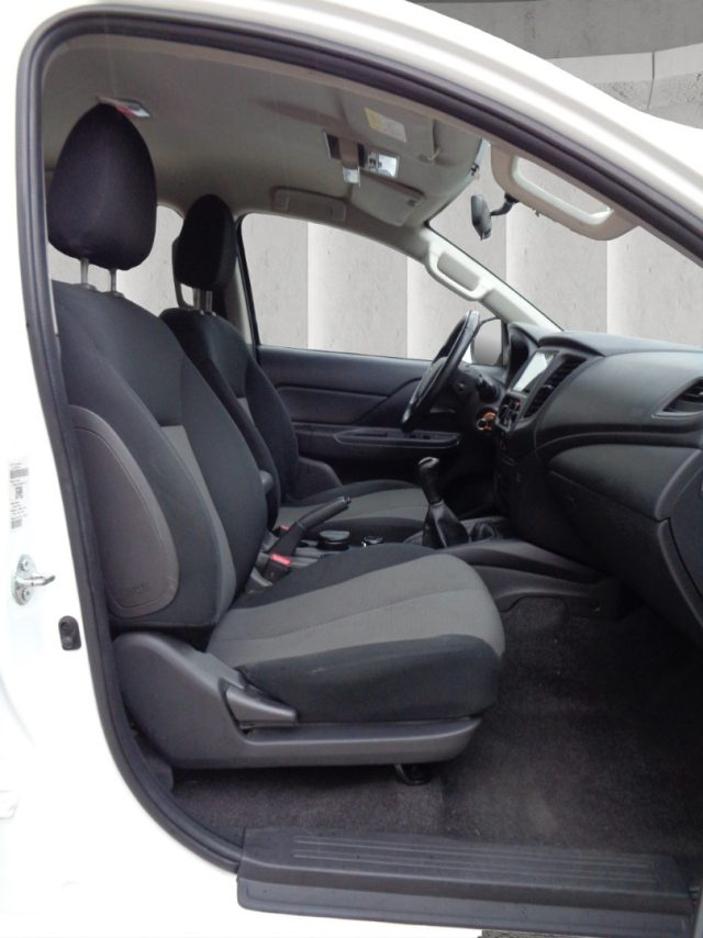 MITSUBISHI L200 2300 D DOUBLE CAB 4X4 CARPLAY IT - foto 9