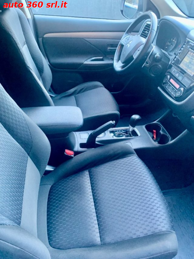 MITSUBISHI OUTLANDER 2.2 DI-D 4WD  AUT. 7P. DISTRIBUZ - foto 12