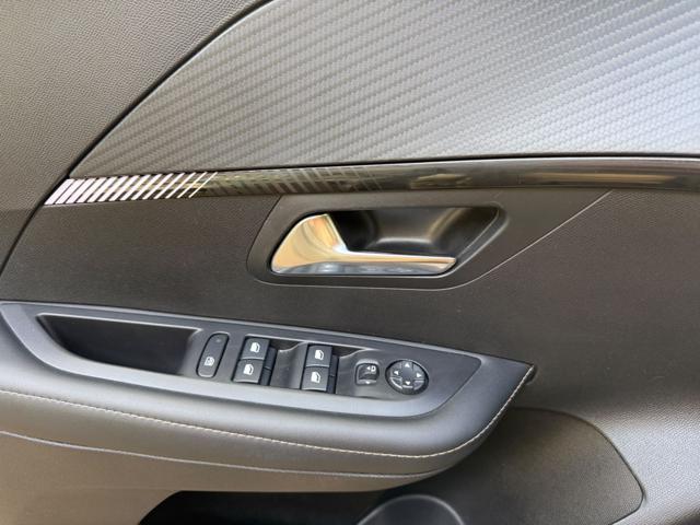PEUGEOT 208 HYBRID 100 E-DCS6 ALLURE - foto 19