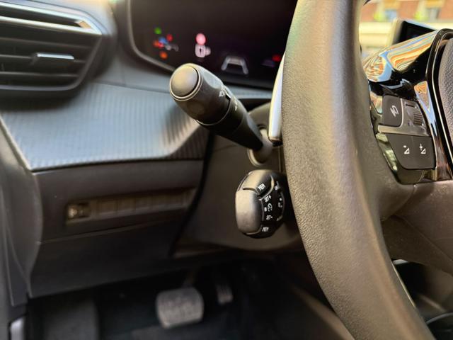 PEUGEOT 208 HYBRID 100 E-DCS6 ALLURE - foto 16