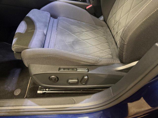 VOLKSWAGEN GOLF 2.0 TDI DSG SCR STYLE MATRIX 17" - foto 12