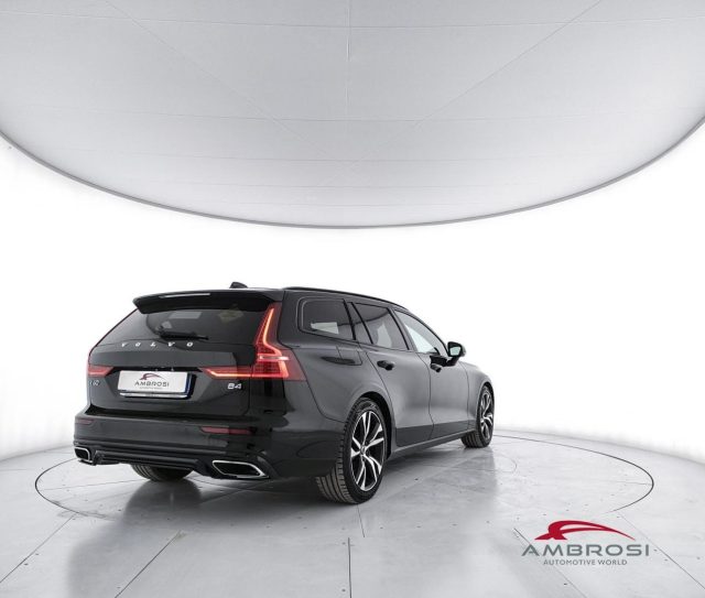 VOLVO V60 B4 (D) GEARTRONIC R-DESIGN - foto 3