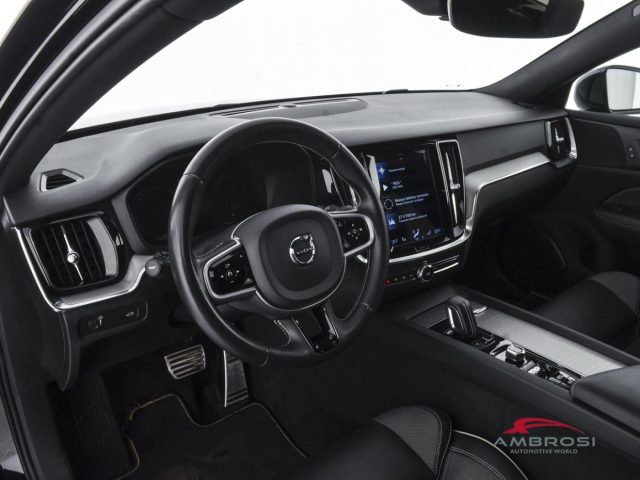 VOLVO V60 B4 (D) GEARTRONIC R-DESIGN - foto 8