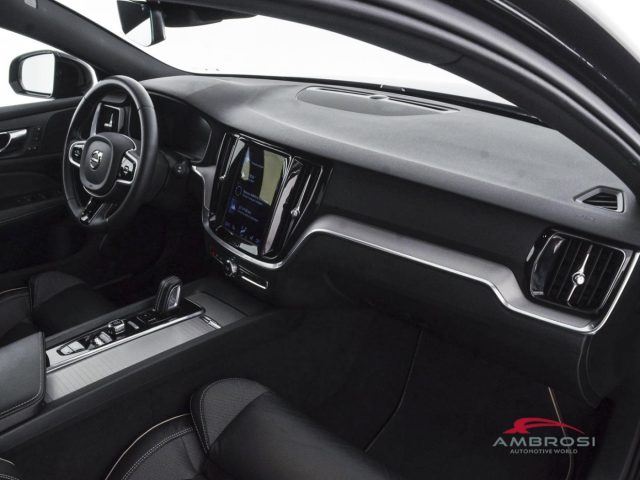 VOLVO V60 B4 (D) GEARTRONIC R-DESIGN - foto 12